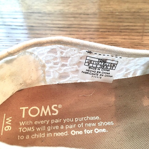 Toms white lace shoe **SOLD** - Picture 5 of 5